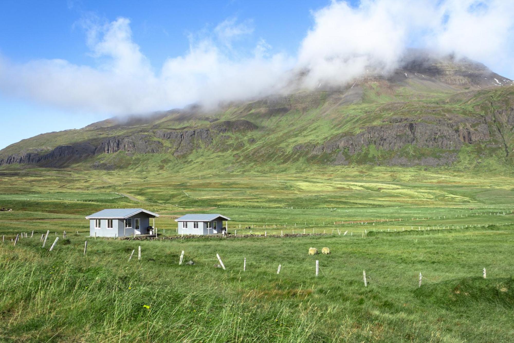 Urdartindur Guesthouse And Cottages Northurfjorthur Екстер'єр фото