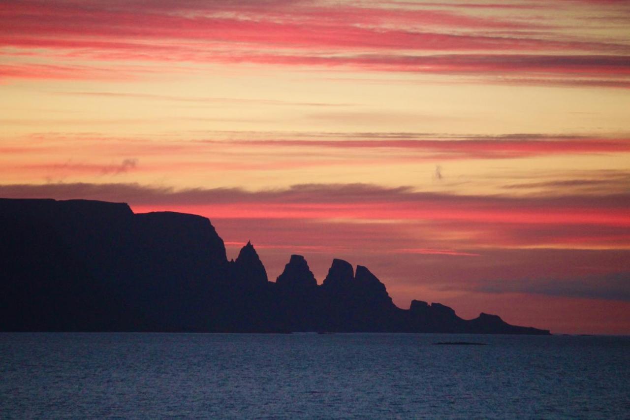 Urdartindur Guesthouse And Cottages Northurfjorthur Екстер'єр фото
