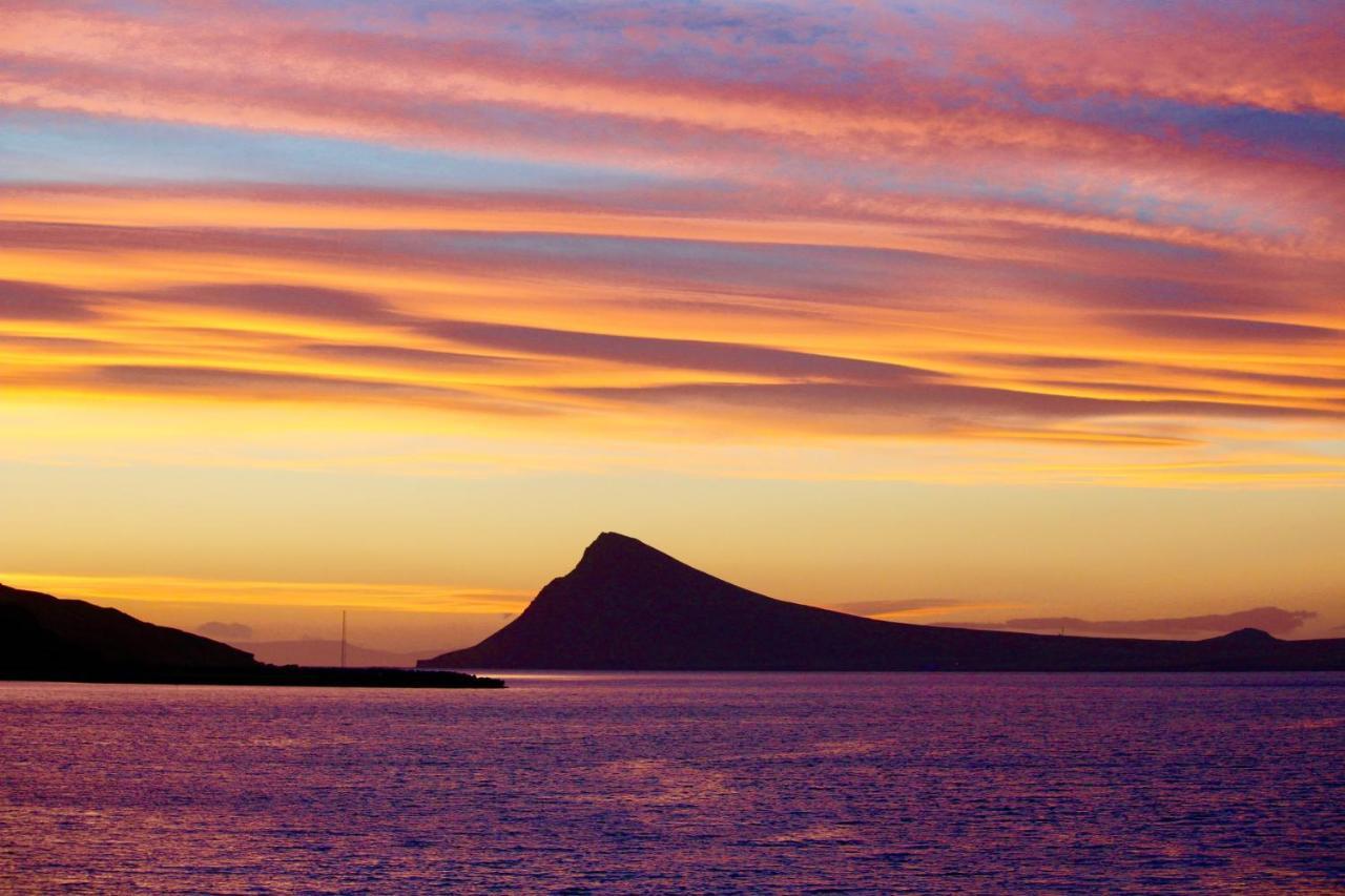 Urdartindur Guesthouse And Cottages Northurfjorthur Екстер'єр фото
